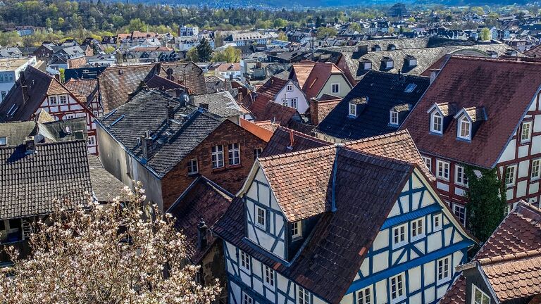Ein Blick über Marburg. Die Universitätsstadt feiert in diesem Jahr ihr 800-jähriges Jubiläum. 