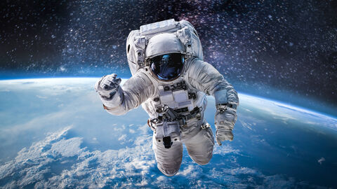 Astronaut im All über der Erde Astronaut im All über der Erde