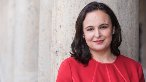 Staatssekretärin Ayse Asar Staatssekretärin Ayse Asar
