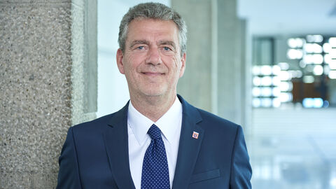 Staatssekretär Dr. Martin J. Worms Staatssekretär Dr. Martin J. Worms