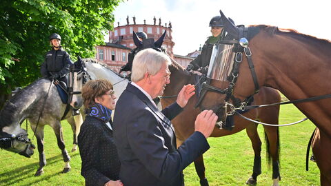 Auch die hessische Polizeireiterstaffel war bei den Feierlichkeiten dabei. Auch die hessische Polizeireiterstaffel war bei den Feierlichkeiten dabei.