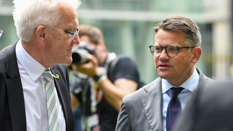 Der neue hessische Ministerpräsident Boris Rhein zusammen mit dem baden-württembergischen Ministerpräsident Winfried Kretschmann Der neue hessische Ministerpräsident Boris Rhein zusammen mit dem baden-württembergischen Ministerpräsident Winfried Kretschmann