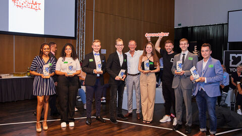 Preisträgerinnen und Preisträger des #Youngagiert-Awards 2021 Gruppenfoto der Gewinnerinnen und Gewinner des #Youngagiert-Awards 2021